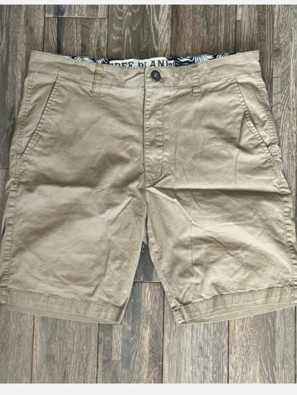 Free Planet Khaki shorts, Size 34